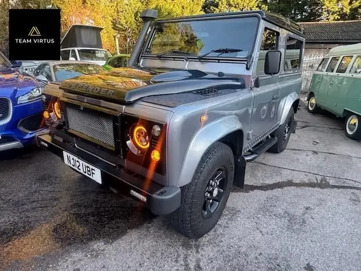Land Rover Defender 90 2012 photo 2