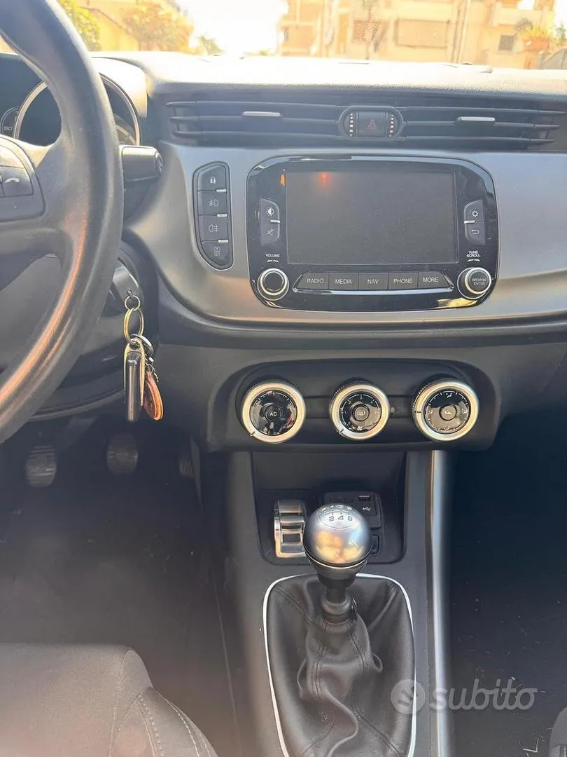 Alfa Romeo Giulietta 2015 photo 5
