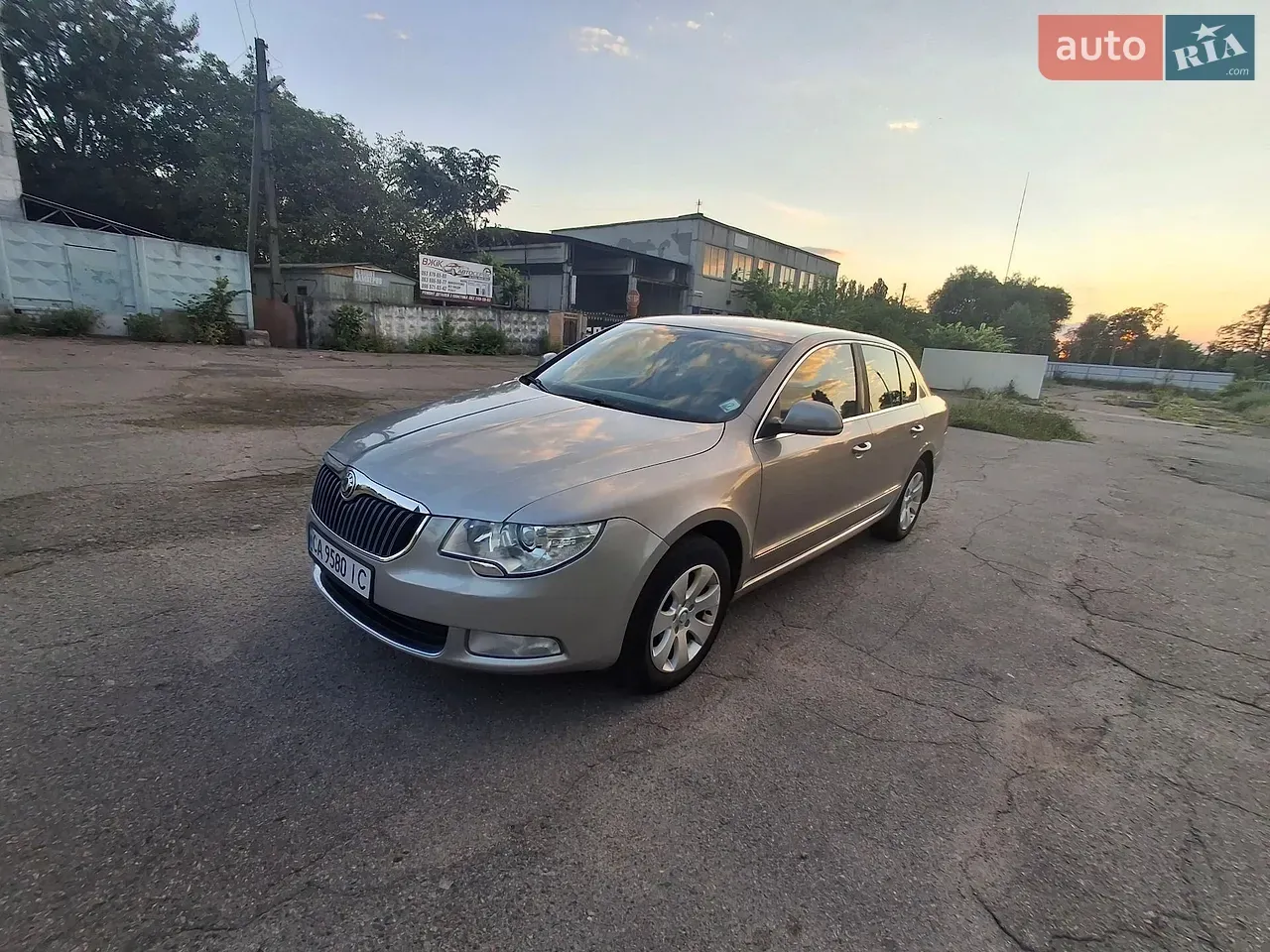Skoda Superb 2012 photo 5