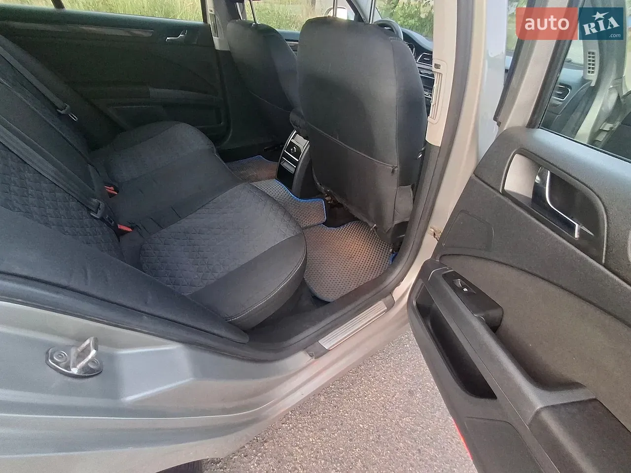 Skoda Superb 2012 photo 2