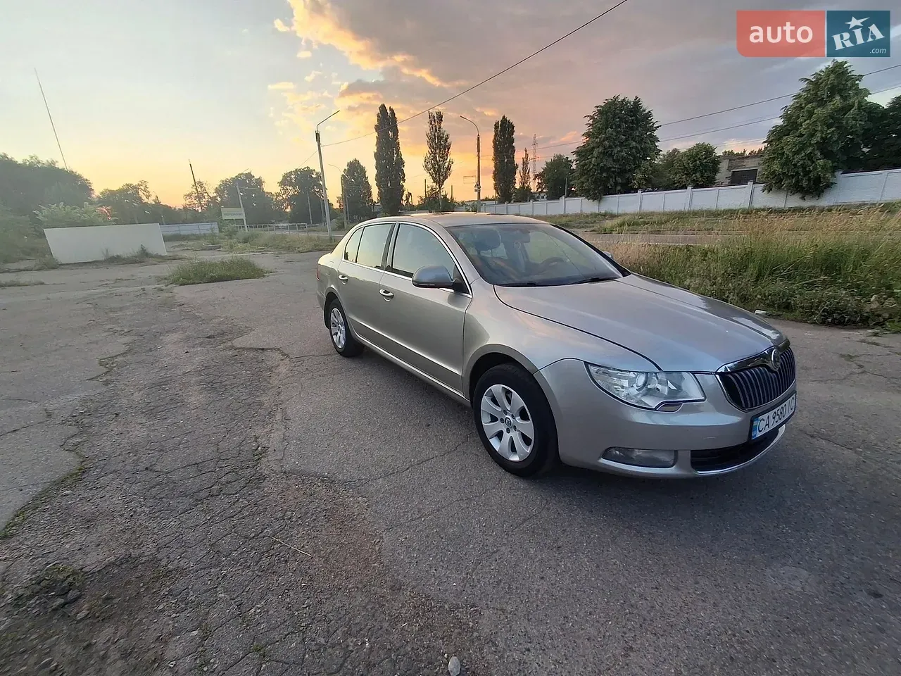 Skoda Superb 2012 photo 3