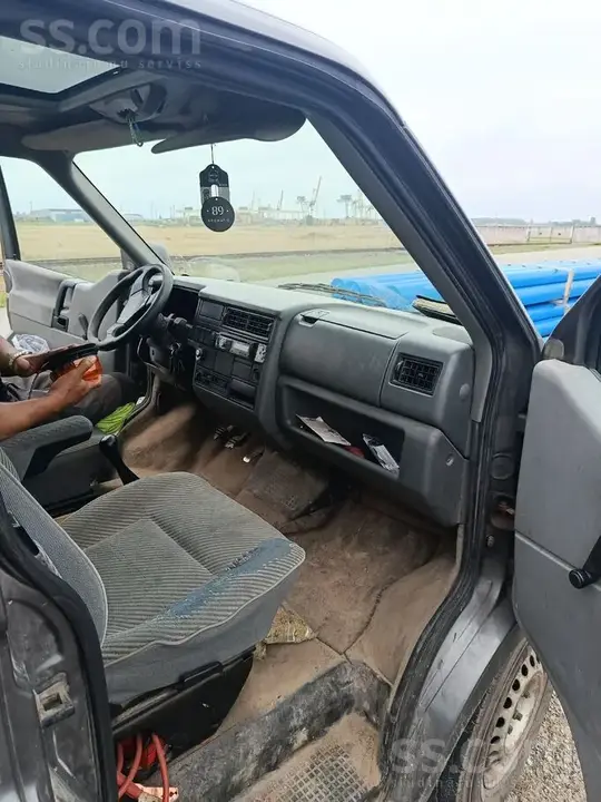 Volkswagen T4 1995 photo 4