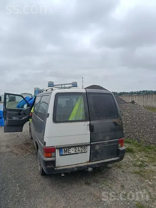 Volkswagen T4 1995 photo 3