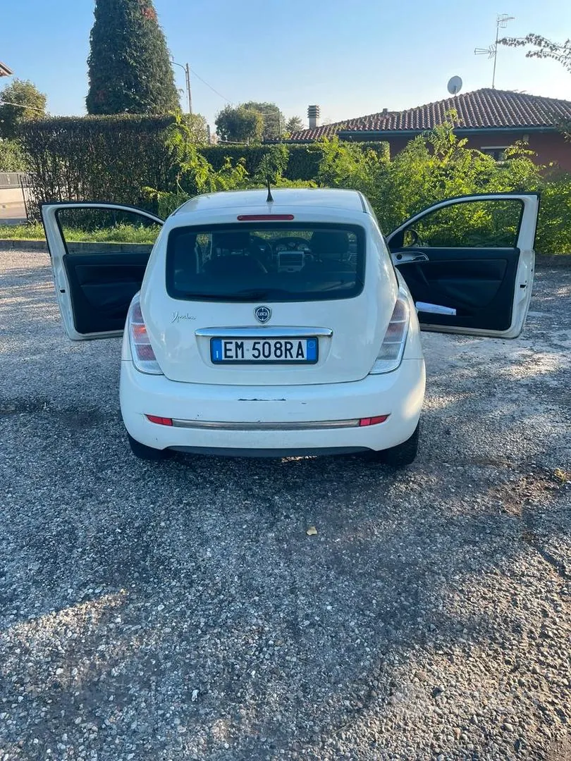 Lancia Ypsilon 2012 photo 2