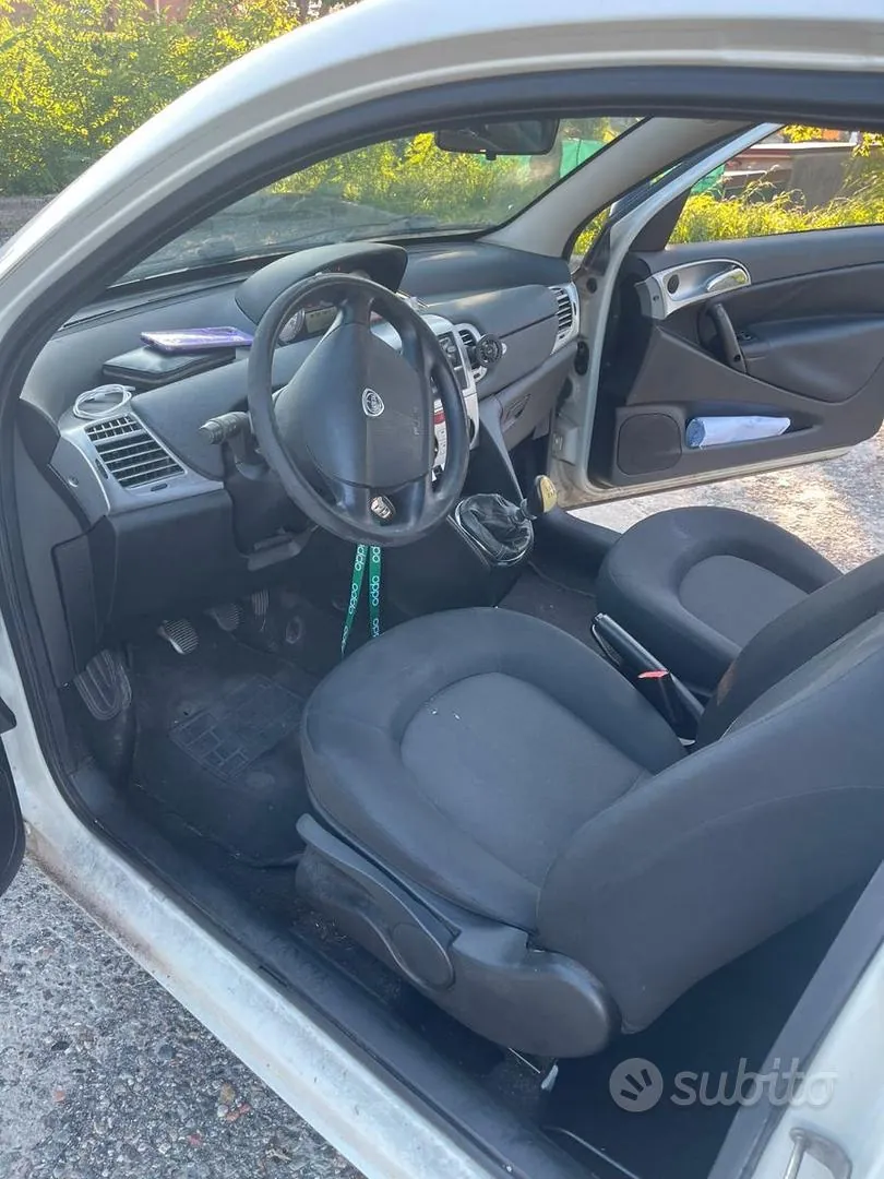 Lancia Ypsilon