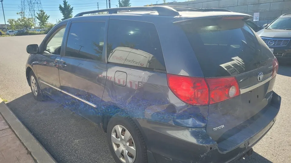 Toyota Sienna 2007 photo 2
