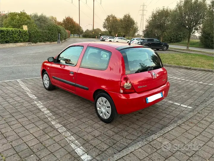 Renault Clio 2008 photo 2