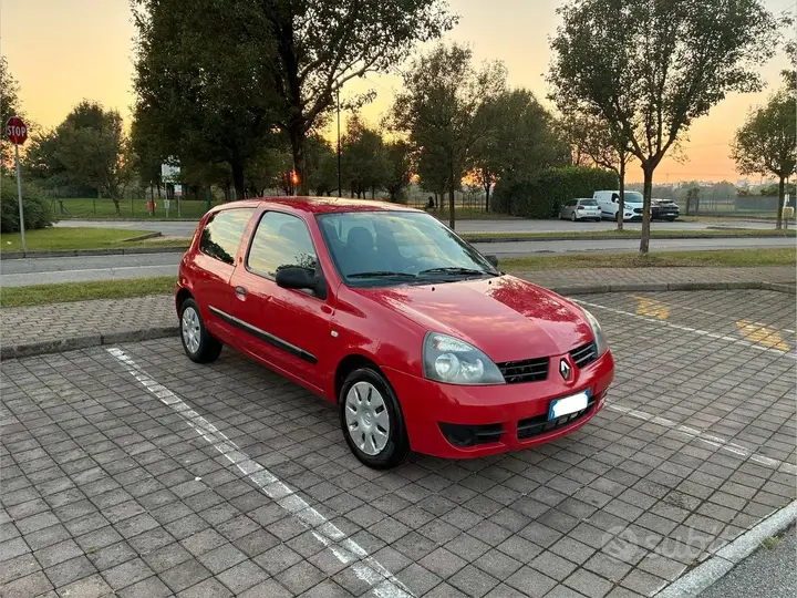 Renault Clio 2008 photo 4