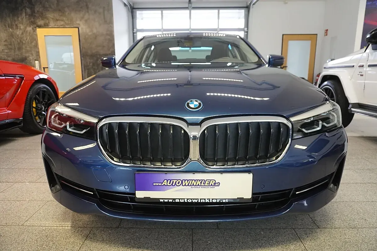 BMW 5 Series 2022 photo 2