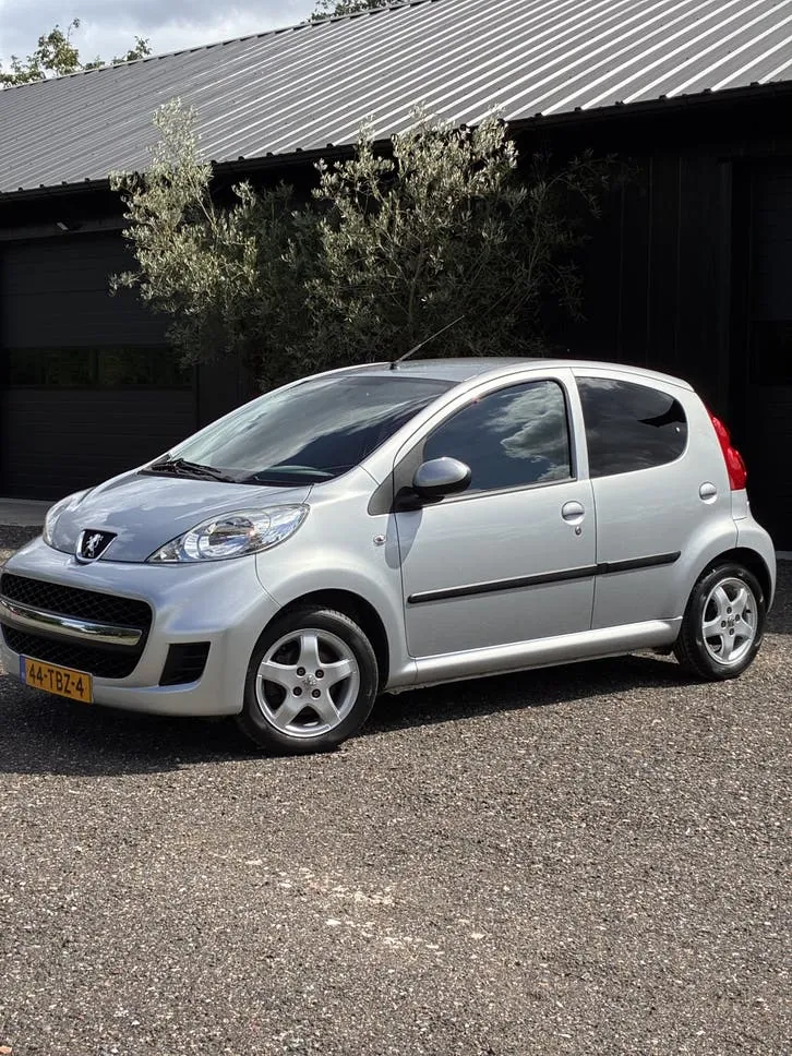 Peugeot 107 2012 photo 2