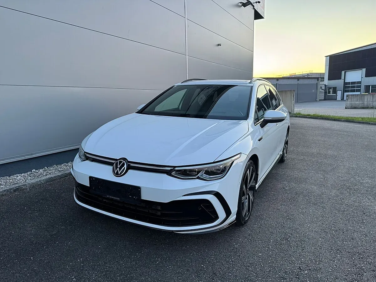 Volkswagen Golf 2023 photo 2