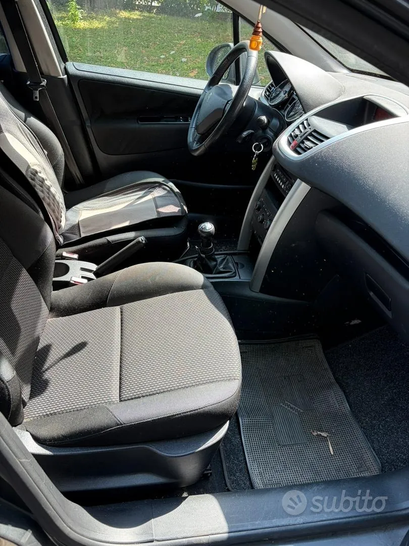 Peugeot 207 2012 photo 5