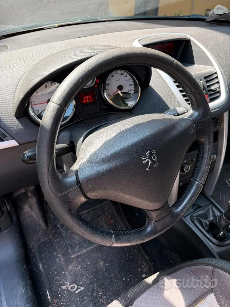 Peugeot 207 2012 photo 4