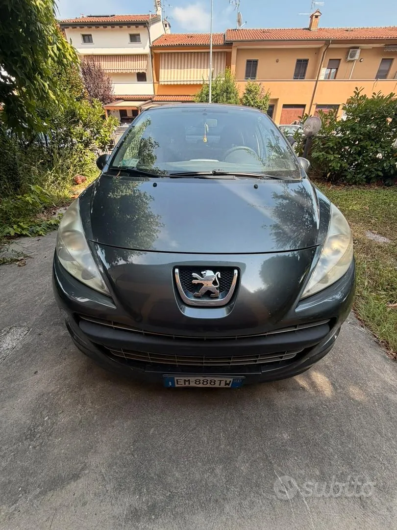 Peugeot 207 2012 photo 3