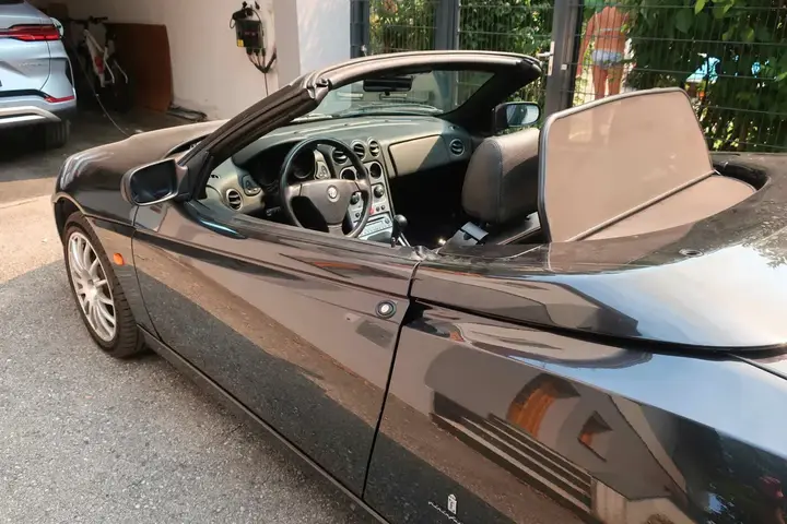 Alfa Romeo Spider 2005 photo 2