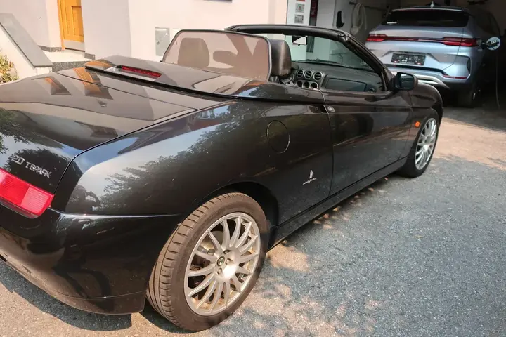 Alfa Romeo Spider 2005 photo 3