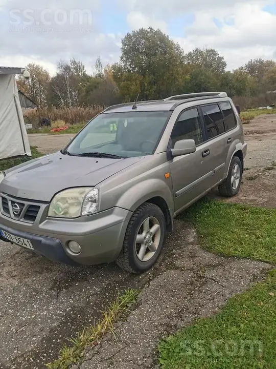 Nissan X-Trail 2003 photo 2