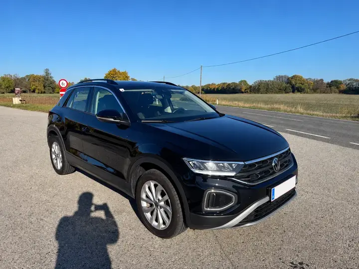 Volkswagen T-Roc 2023 photo 2
