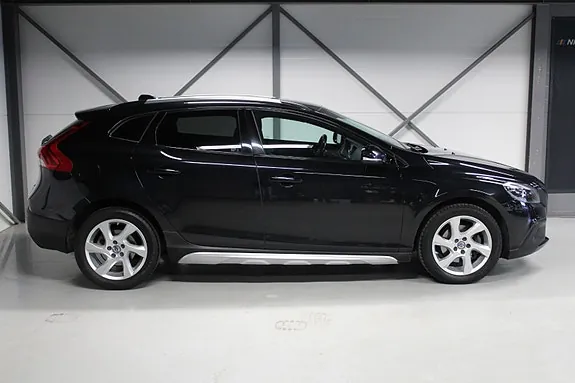 Volvo V40 Cross Country 2015 photo 2