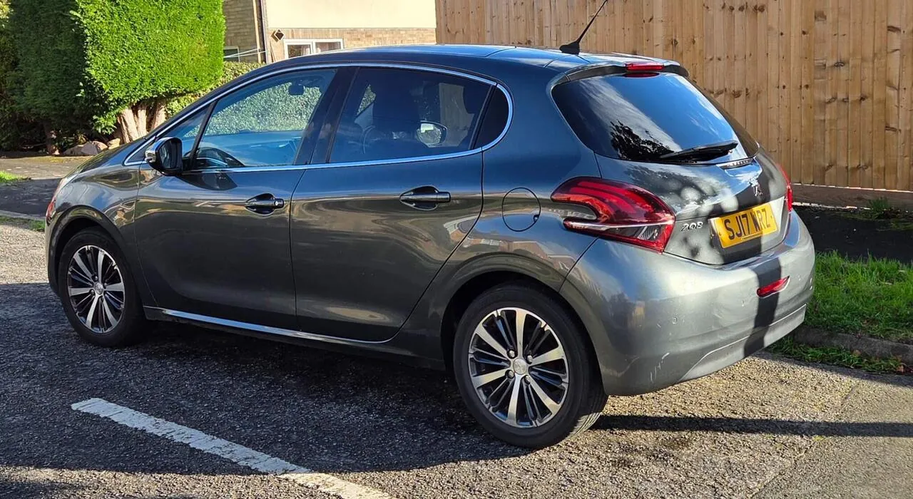 Peugeot 208 2017 photo 4