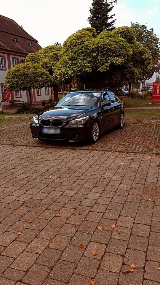 BMW 523I A