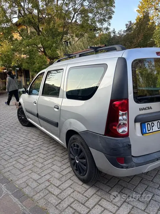 Dacia Logan 2008 photo 2