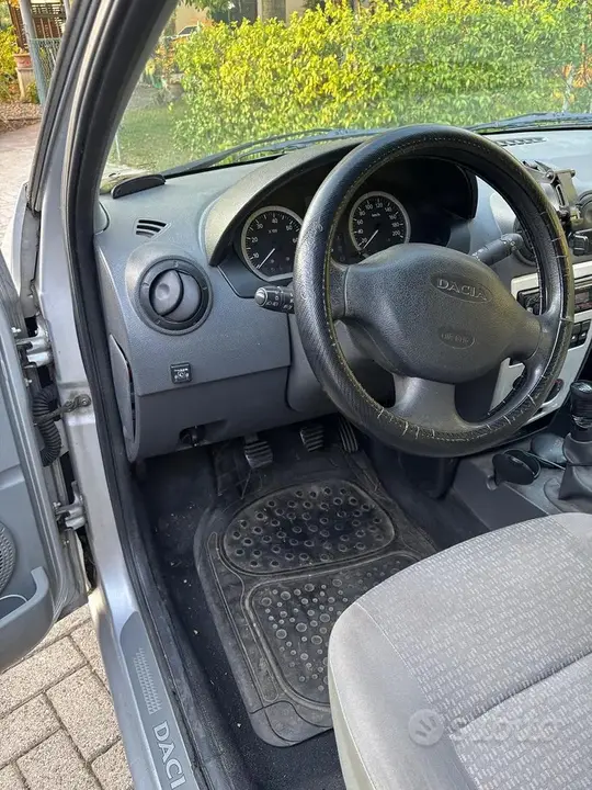 Dacia Logan 2008 photo 4