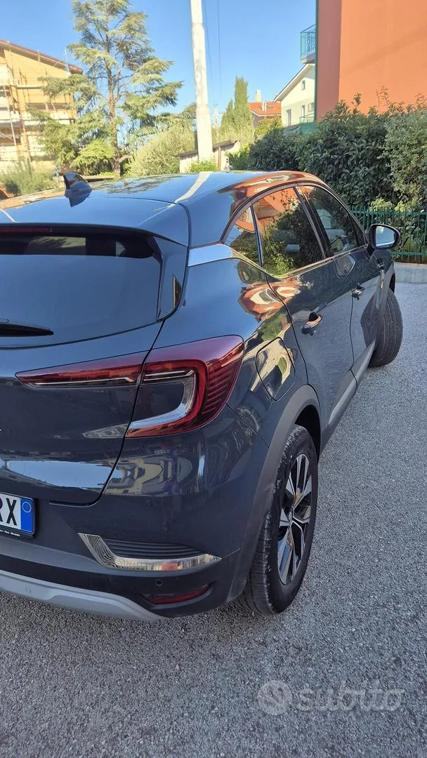 Renault Captur 2023 photo 3
