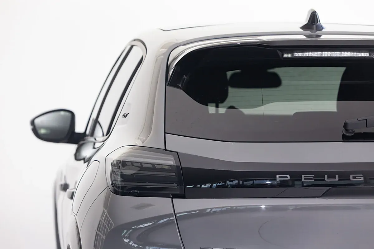 Peugeot 208 2025 photo 2