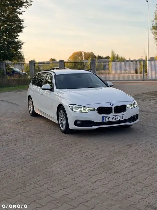 BMW 3 Series 2018 photo 2