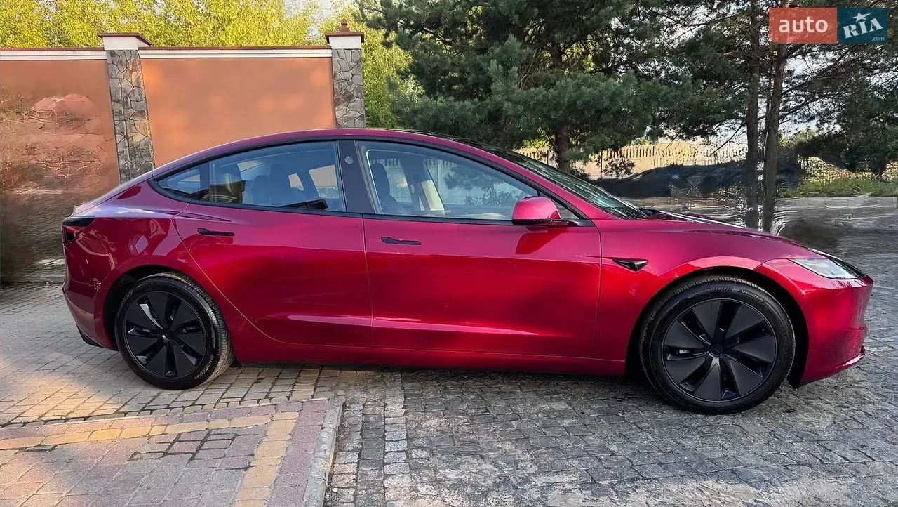 Tesla Model 3 2025 photo 3