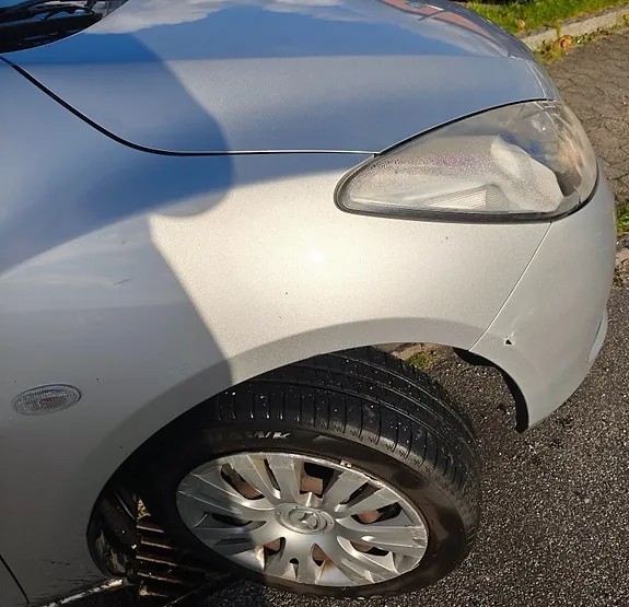 Mazda 2 2009 photo 3
