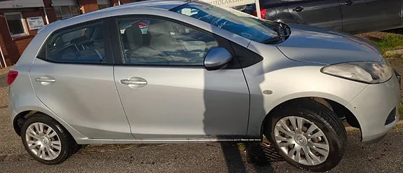 Mazda 2 2009 photo 2