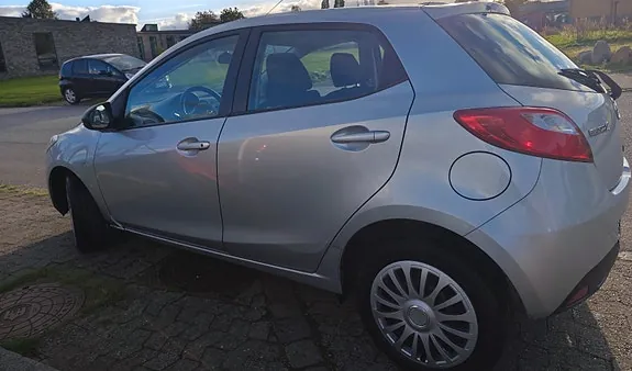Mazda 2 2009 photo 5