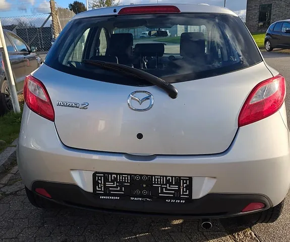 Mazda 2 2009 photo 4