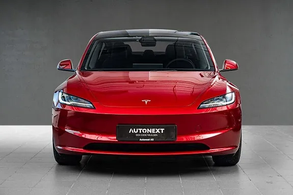 Tesla Model 3 2024 photo 4