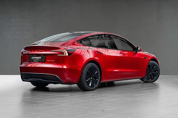 Tesla Model 3 2024 photo 2