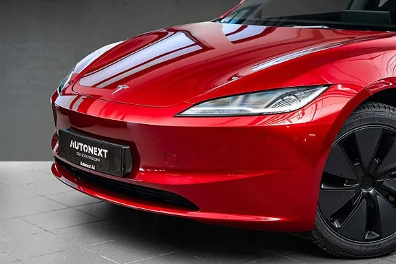 Tesla Model 3 2024 photo 3