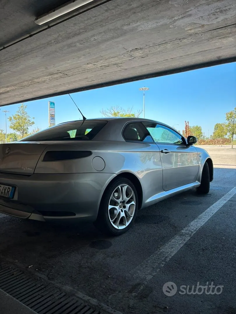 Alfa Romeo Gt 2010 photo 2