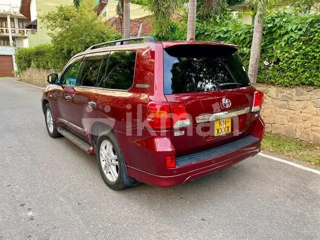 Toyota Land Cruiser Sahara 2010 photo 2