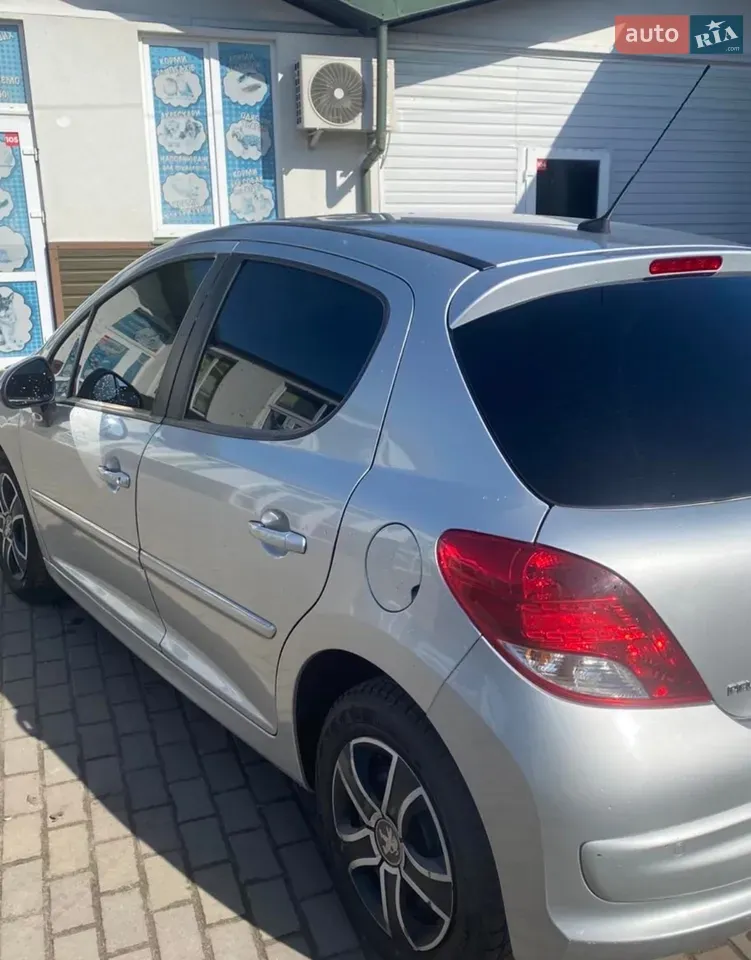 Peugeot 207 2009 photo 2