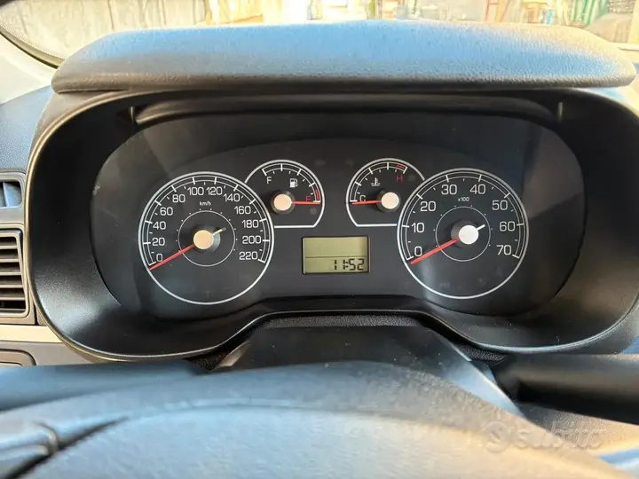 Fiat Grande Punto 2007 photo 4