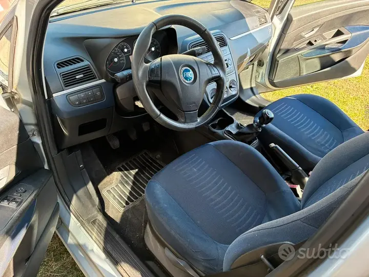 Fiat Grande Punto 2007 photo 3