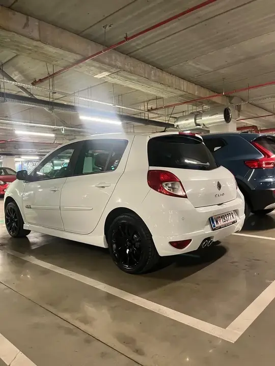 Renault Clio 2010 photo 3