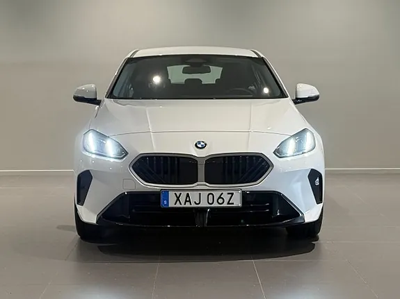 BMW 120 2026 photo 2