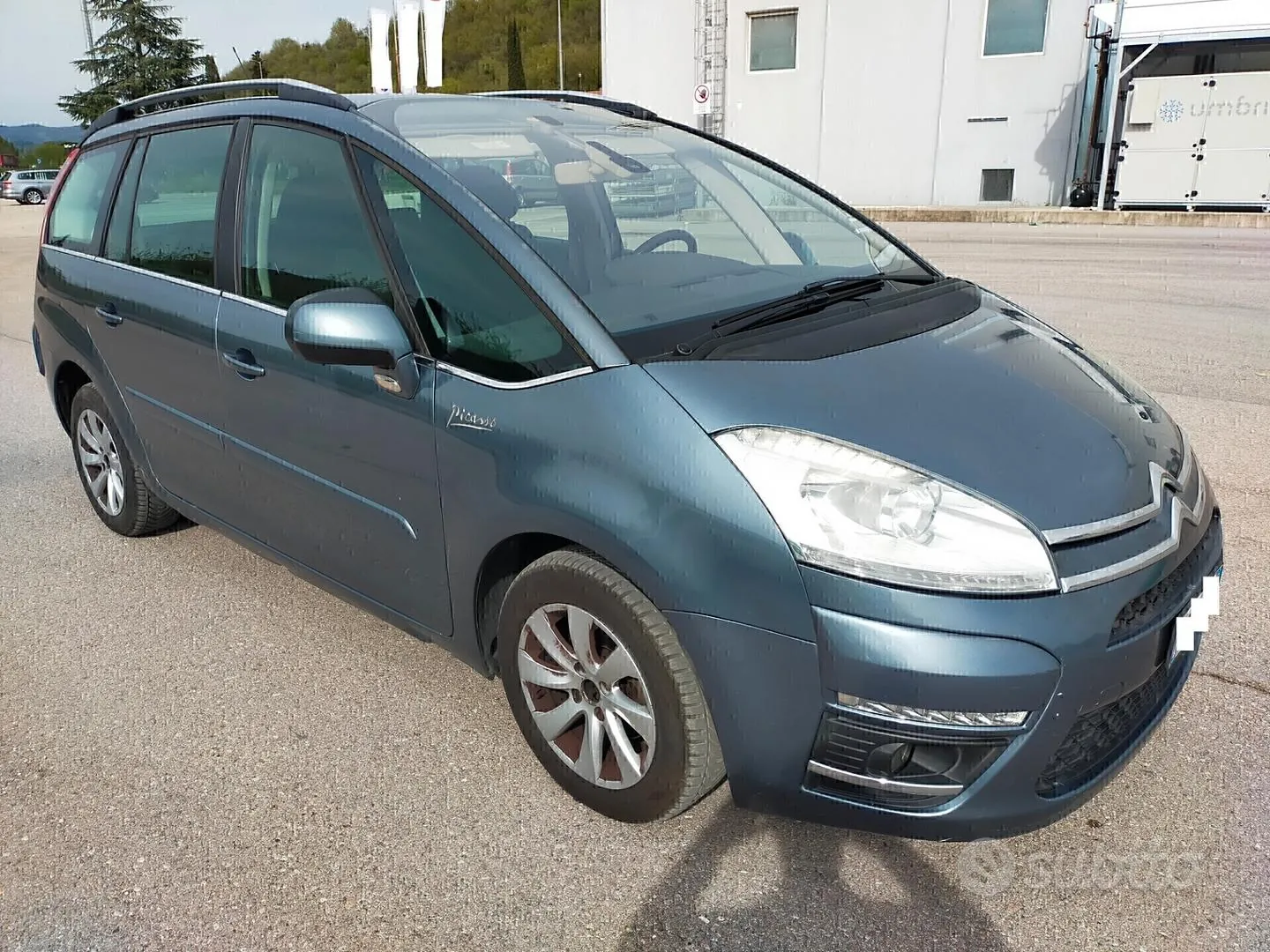 Citroen Grand C4 Picasso 2011 photo 2