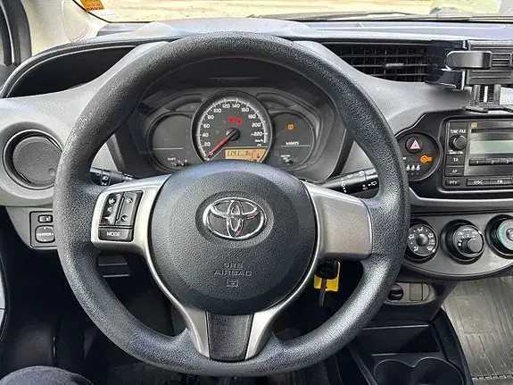 Toyota Yaris 2014 photo 2