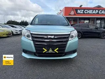 Toyota Noah 2015 photo 3