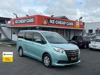 Toyota Noah 2015 photo 2