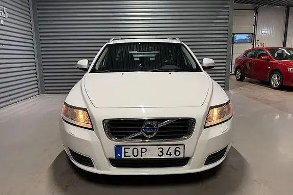 Volvo V50 2012 photo 2